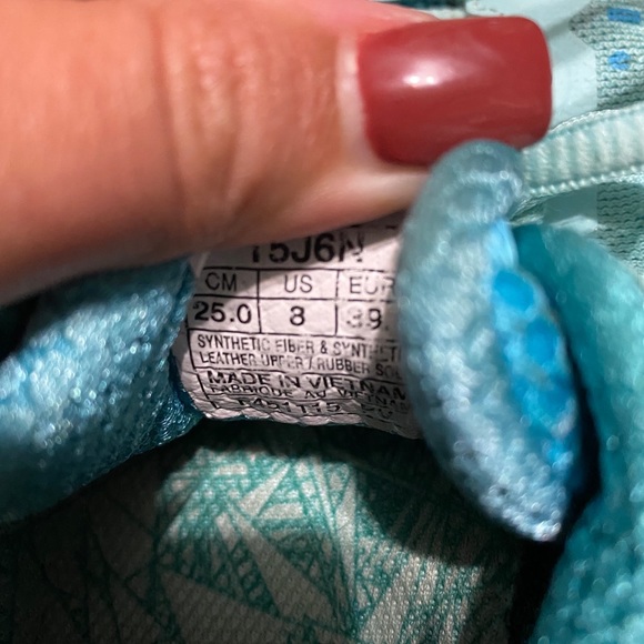 ASICS - Picture 3 of 3